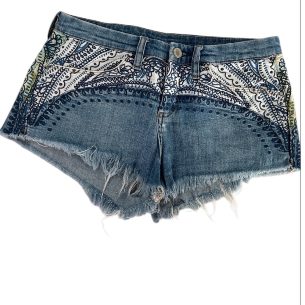BlankNYC vintage-style embroidered denim shorts approximately 31 waist